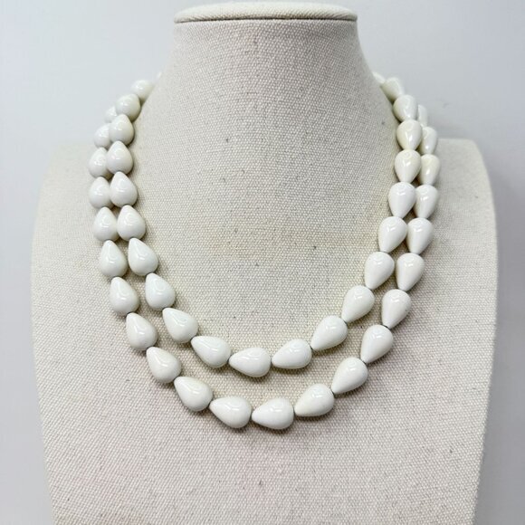 Vintage Beaded Necklace White Retro Look Teardrop Bead Double Strand Mid-Century - Picture 8 of 8